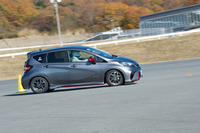 タイム計測に挑戦する筆者。自分ではそこそこのタイムで走れたと思ったのだが、21人中18番目という結果に意気消沈。