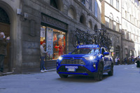 オフィシャルパートナーのシマノによるニュートラルカー。