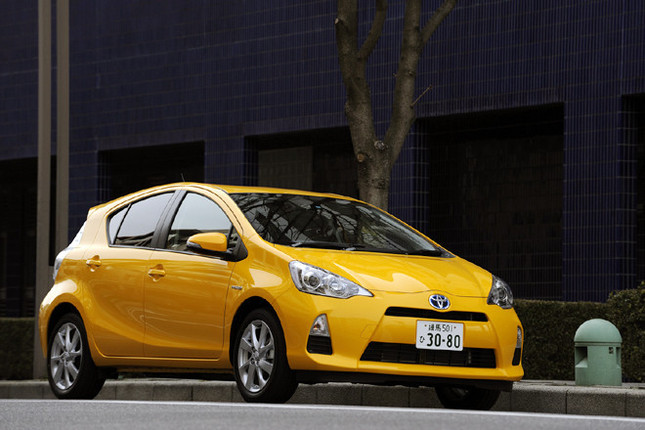 【スペック】S:全長×全幅×全高=3995×1695×1445mm/ホイールベース=2550mm/車重=1110kg/駆動方式=FF/1.5リッター直4DOHC16バルブ(74s/4800rpm、11.3kgm/3600-4400rpm)+交流同期電動機(61ps、17.2kgm)/価格=179万円(テスト車=239万8580円)