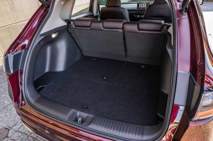 ホンダZR-V e:HEV Z(荷室)