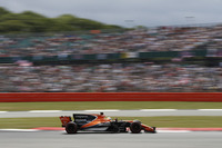 小雨がやみコンディションが回復していた予選Q1の終盤、最後のアタッカー、マクラーレンのフェルナンド・アロンソ(写真)がたたき出したタイムは全車中最速。サーキットに詰めかけた多くの観客から歓声があがった。Q1とはいえ久々のP1獲得のアロンソだったが、実はホンダの最新型「スペック3」ユニットの交換で30グリッド降格が決まっていた。チームのホームGPにおける、元王者の意地と矜持(きょうじ)の表れだった。Q2で13番手だったアロンソはペナルティーで最後尾からスタート。ポイント圏内を目指したが、レース半ばにメカニカルトラブルでリタイア。(Photo=McLaren)