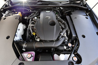 優れた燃費性能と豊かなトルク特性をセリングポイントとする2リッター直4ターボエンジン。先代からスライドする形でラインナップされている。