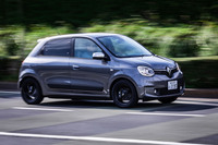 前後オーバーハングの短さも「トゥインゴ」の特徴。最小回転半径は4.3mで、「細街路をグーグル先生に案内されてもパニックに陥ることはないでしょう。心強いです」とはルノー・ジャポン広報担当者の弁。