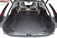 荷室容量は560~1526リッター。60:40分割可倒式のリアシートを倒せば、ご覧のように広大な空間が現れる。