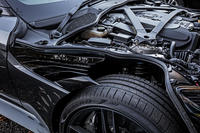 走行中、前方から入った空気をタイヤハウス上部に設けられたエアアウトレットより排出。エアアウトレットは「DB11」よりもサイズが拡大されており、形状も異なっている。