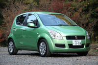 第378回:もしやガイシャ界に“軽価格”を持ち込んでしまった?実質80万円安!? の「スズキ・スプラッシュ」試乗