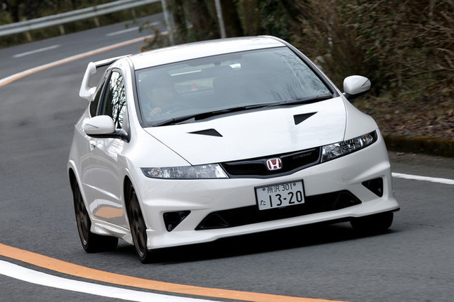 【スペック】(数値はベースモデルのもの)全長×全幅×全高=4270×1785×1445mm/ホイールベース=2635mm/車重=1320kg/駆動方式=FF/2リッター直4DOHC16バルブ(201ps/7800rpm、19.7kgm/5600rpm)/価格=298.0万円(テスト車=522万1015円)