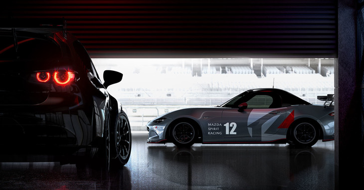 「MAZDA SPIRIT RACING MAZDA3 Bio Concept」(写真左)と「MAZDA SPIRIT RACING ROADSTER」(同右)。