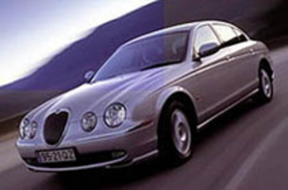 ジャガー「Sタイプ」、機関面を一新 【ニュース】 - webCG