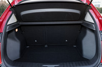 荷室容量はクラストップをうたう458リッター。荷室床下には、パンク修理キットや工具類を収めることができるサブトランクも設置されている。