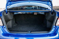 荷室の様子。リアシートの背もたれを前方に倒すことで、容量を拡大できる。(写真をクリックすると荷室のアレンジが見られます)