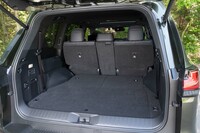 3列目シートを格納した状態の荷室。容量は1109リッターで、ゴルフバッグを5個収納できる。