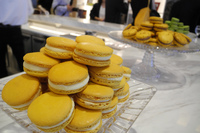 「トゥインゴPHマカロン」のデザインモチーフになった人気のマカロン。手前から、アンフィニマン シトロン、モガドール、アンフィニマン ピスターシュ。