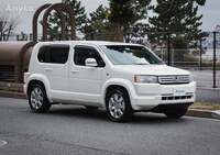 例えば、じわじわ人気の高まりつつある、でも新車では買えない絶版車「ホンダ・クロスロード」もAnycaのカーシェアなら気軽に運転できる。さまざまなメーカー・車型だけでなく、幅広い年代のモデルが選べるのは、クルマ好きにはたまらない。