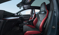 特別仕立てのレカロシートを前席に採用した「リーフB7 NISMO RECARO装着車」の車内。