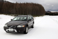 ヘッドライトワイパーがなくなった代わりに、高圧ウォッシャーが採用された。