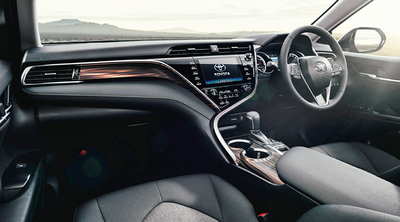 感性に響くスタイリングと優れた走行性能。すべてが新しい、「トヨタ・カムリ」デビュー。