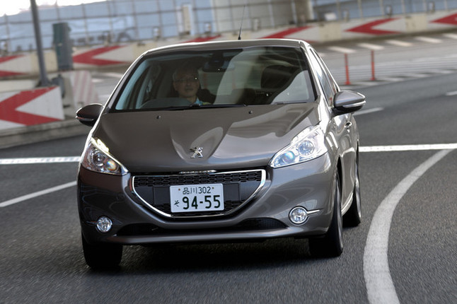【スペック】全長×全幅×全高=3960×1740×1470mm/ホイールベース=2540mm/車重=1160kg/駆動方式=FF/1.6リッター直4DOHC16バルブ(120ps/6000rpm、16.3kgm/4250rpm)/燃費=13.4km/リッター(JC08モード)/価格=216万円(テスト車=同じ)