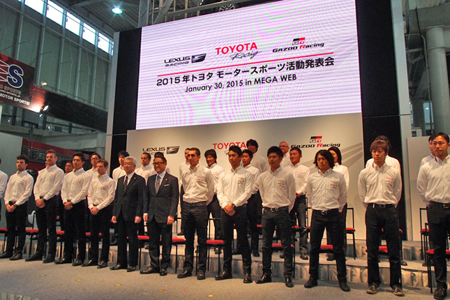 活動発表会の会場に並んだ、各カテゴリーのトヨタ系レーシングドライバー。