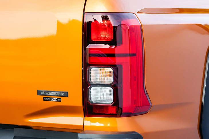 三菱トライトンGSR(リアコンビランプ)