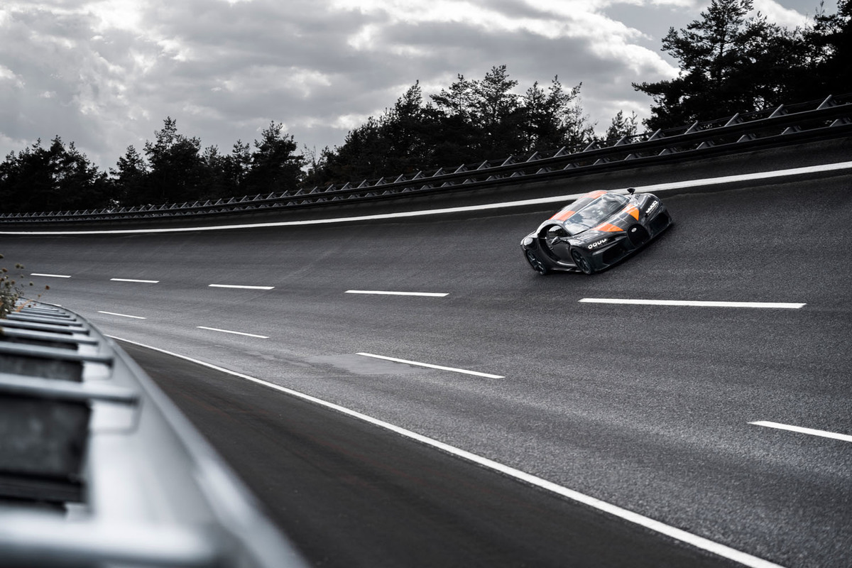 シロン」が量産車最速の490.48km/hをマーク！ ブガッティがスピードを