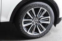 足元の仕様は1種類のみ。タイヤサイズは275/45R21で、セルフシーリング機能付きのコンフォートタイヤが装着される。