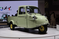 往年の名車、初代「ダイハツ・ミゼット」も会場に並べられた。
