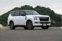 今回は中東仕様の7代目「日産パトロール」をドライブ。北米では「アルマーダ」の名で販売されている。ここでは上から2番目に位置づけられる「LEチタニウム」グレードを紹介する。