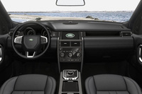 アダプティブクルーズコントロール(キューアシスト付き)やエマージェンシーブレーキ、ブラインドスポットモニター&リバーストラフィックディテクション(クロージングビークルモニター付き)などの運転支援システムを装備。