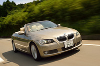 以前筆者が所有していた“スーパーエリート号”こと「BMW 335iカブリオレ」。2007年に登場したE90型だった。(写真=池之平昌信)