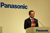 トヨタに加え、アメリカの電気自動車メーカーであるテスラにも円筒形電池を納入しているパナソニック。トヨタとの提携を通して、電池のリユースやリサイクルといった枠組みについても見解を述べた。
