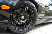 性能的には申し分ない「インヴォ」だが、ちょっと気になるのが頻繁にアゴを擦るようになったこと。これは製品のせいではなく、295/30R19→285/30R19とフロントのサイズを変えたことに起因するもので、運転に慣れれば解消される問題なのだが……。ただね、計算上、外径は6mm小さくなっただけのはずなのよ。その割には……うーむ。