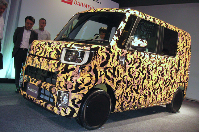 2014年11月に発表される予定の、ダイハツの新型軽乗用車。
