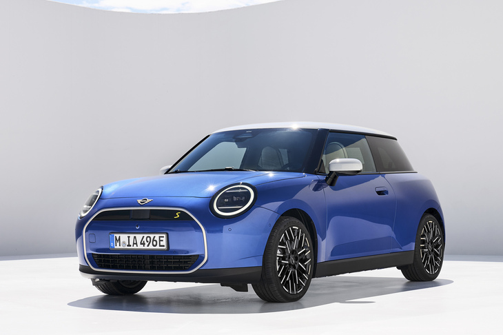 MINIクーパー(2024-2025 インポート・カー・オブ・ザ・イヤー受賞)