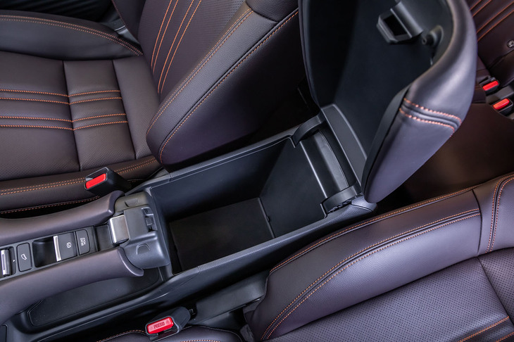 ホンダZR-V e:HEV Z(センターコンソールボックス)