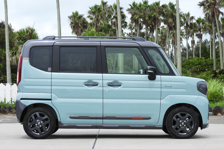 スズキ・スペーシア ギア ハイブリッドXZターボ(サイド)