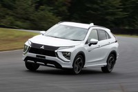 ドライブモードはガソリンモデルと同じ「ノーマル」「スノー」「グラベル」にプラグインハイブリッドモデル専用の「ターマック」を加えた全4種類。