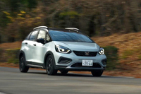 動画で見る「ホンダ・フィットe:HEVクロスター」