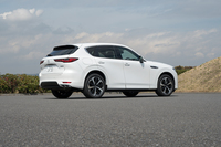 「CX-60」には直6ディーゼルエンジン搭載車もラインナップされるが、「PHEV」のエンジンは2.5リッター4気筒。システム最高出力は327PSとなかなかパワフル。