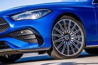 「20インチAMGアルミホイール(RVM)」は、オプションの「ドライバーズパッケージ」に含まれるアイテム。今回の試乗車は、フロントに245/35R20、リアに275/30R20サイズの「グッドイヤー・イーグルF1アシメトリック5」タイヤが組み合わされていた。