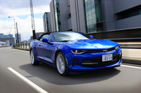 サスペンションは、フロントがマクファーソンストラット式、リアがマルチリンク式。車速感応式の電動パワーステアリングには、バリアブルレシオ機構が装備されている。