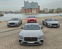 W12エンジンの幕引きは、上級のパワーユニットとして長く使い続けてきたベントレーがになうことになる(写真はベントレーの2023年モデル群)。同ブランドで6リッターW12ターボエンジンが初採用されたのは2003年。以来20年間にわたり改良を重ねるなかで、37%の出力アップと54%のトルクアップ、25&のCO2削減を実現したとされる。