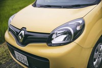 ほがらかな表情を見せる「カングー」のフロントフェイス。気の置けない相棒、といった印象を受ける。