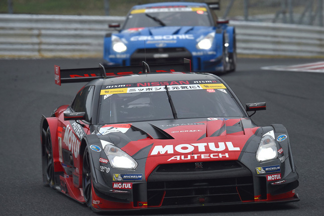 第7戦オートポリスは、「GT-R」の1-2フィニッシュ。写真手前は、レースを制した松田次生/ロニー・クインタレッリ組のNo.1 MOTUL AUTECH GT-R。