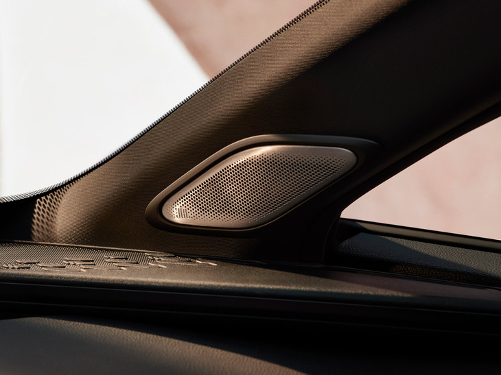 新型トヨタC-HR(スピーカー)