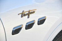 プジョー408 GTハイブリッド(FF/8AT)/マセラティ・グレカーレ トロフェオ(4WD/8AT)/ルノー・カングー ヴァリエテ カラーバンパー(FF/7AT)【試乗記】の画像