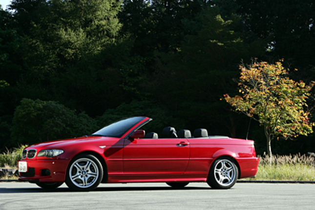 【スペック】330Ciカブリオレ M-Sportパッケージ:全長×全幅×全高=4490×1755×1370mm/ホイールベース=2725mm/車重=1680kg/駆動方式=FR/3リッター直6DOHC24バルブ(231ps/5900rpm、30.6kgm/3500rpm)/価格=738万円(テスト車=745万5600円/CDオートチェンジャー=5万2500円/HiFiスピーカーシステム=2万3100円)