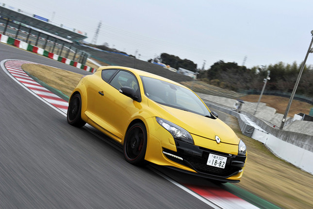 【スペック】全長×全幅×全高=4320×1850×1435mm/ホイールベース=2640mm/車重=1430kg/駆動方式=FF/2リッター直4DOHC16バルブターボ(265ps/5500rpm、36.7kgm/3000rpm)/価格=407万円(テスト車=422万円/特別色<ジョン シリウス メタリック>=15万円)(K)
