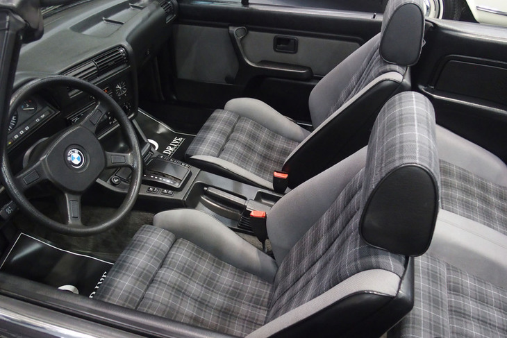 BMW 320iカブリオレ(1989年)