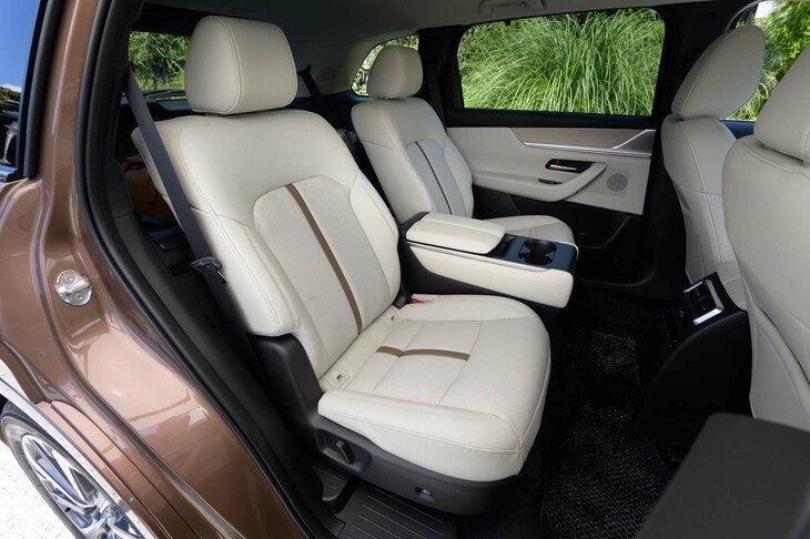 マツダCX-80 XDハイブリッド エクスクルーシブモダン(2列目シート)